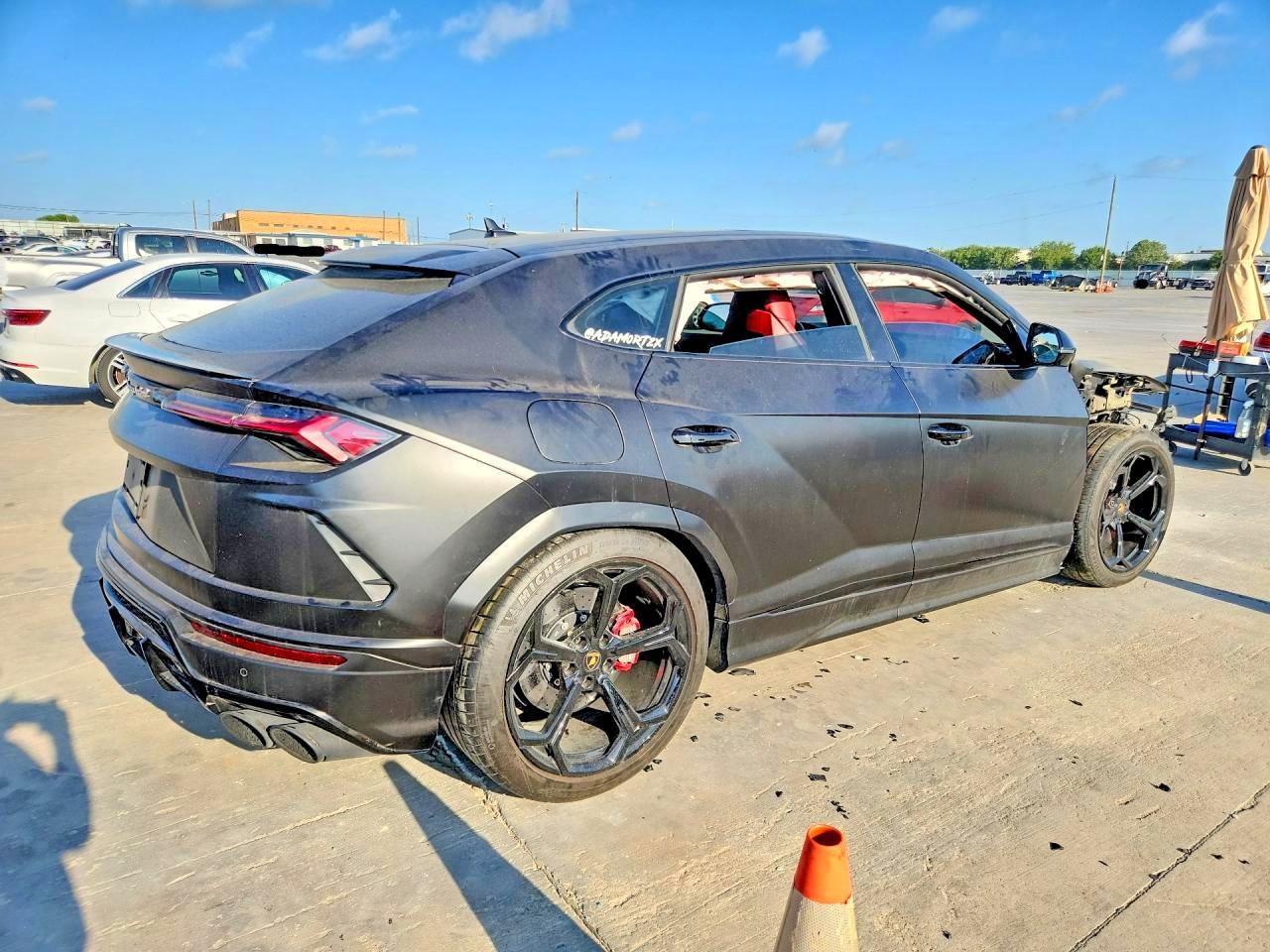 2021 Lamborghini Urus - zdjęcie 3