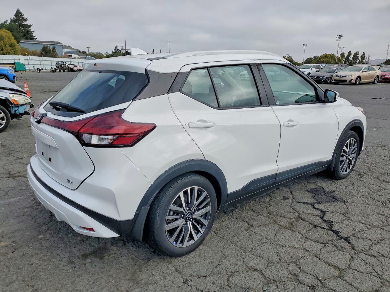 2023 Nissan Kicks Sv - zdjęcie 3