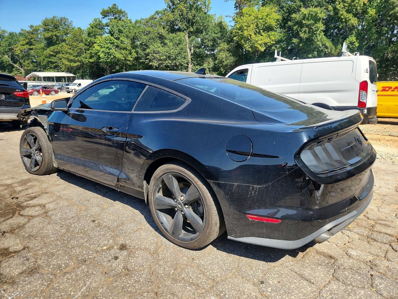 2021 Ford Mustang - zdjęcie 2
