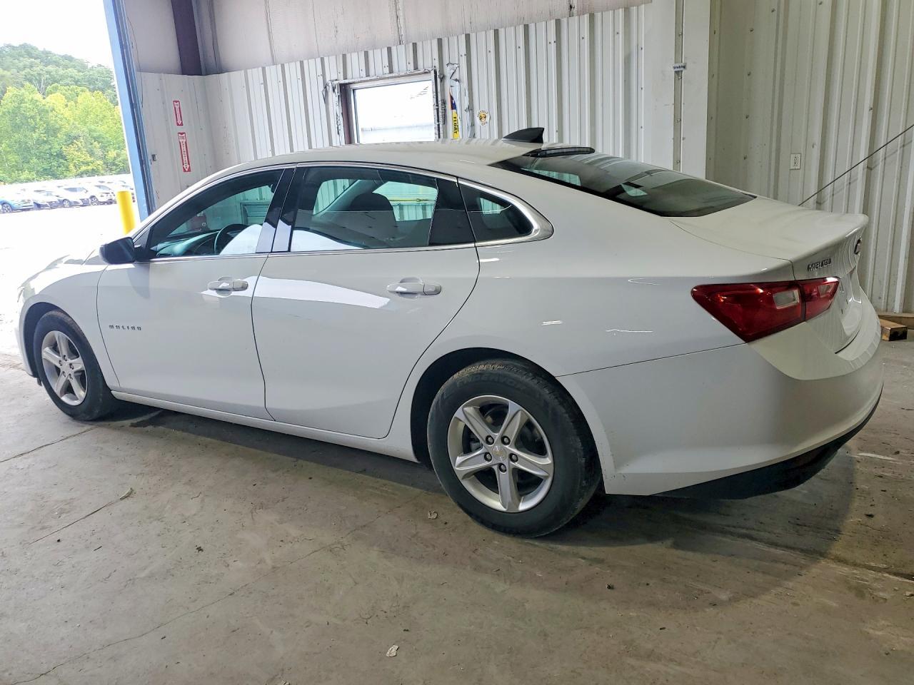 2023 Chevrolet Malibu Ls - zdjęcie 2