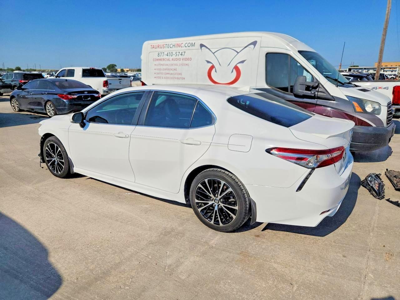 2019 Toyota Camry Se - zdjęcie 2