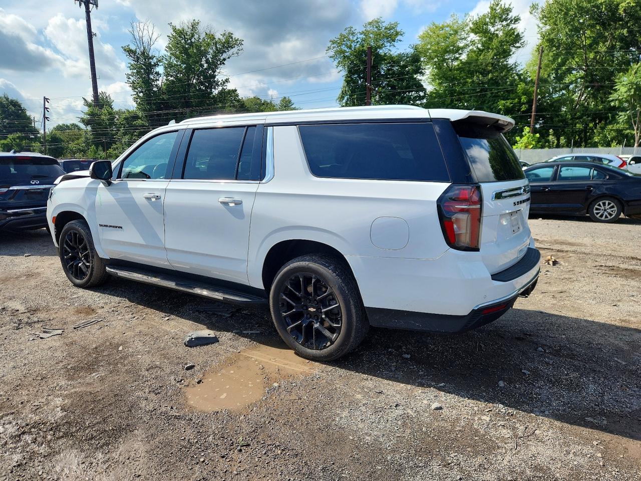 2023 Chevrolet Suburban K1500 Lt - zdjęcie 2