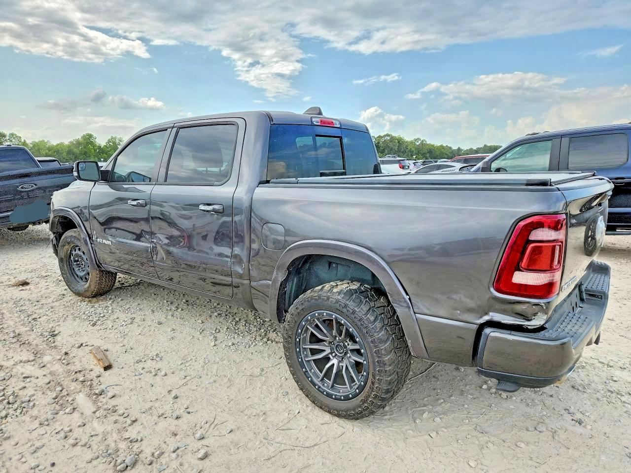 2021 Ram 1500 Laramie - zdjęcie 3