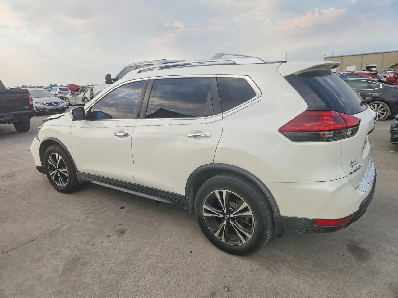 2019 Nissan Rogue Sv - zdjęcie 2