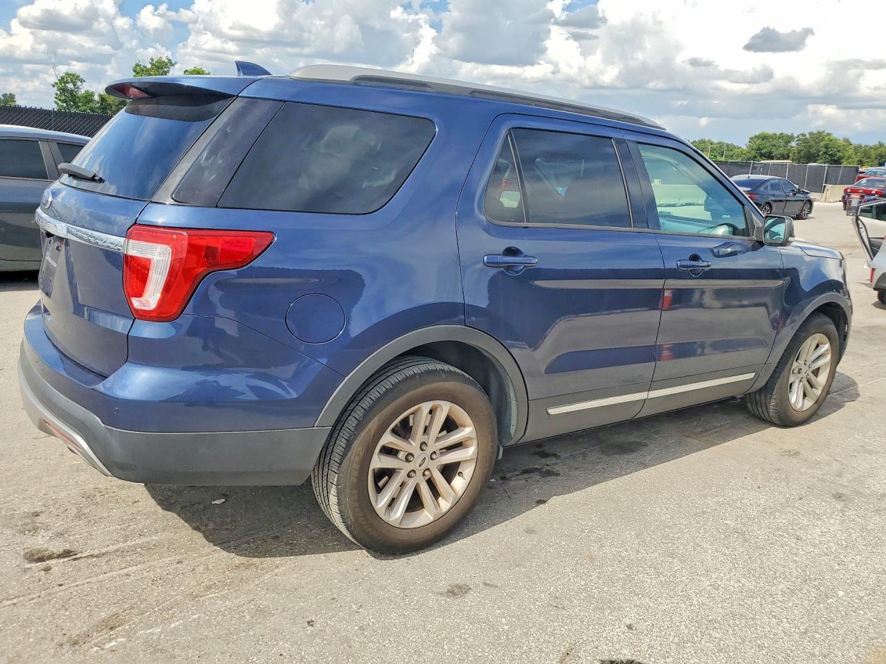 2017 Ford Explorer Xlt - zdjęcie 3