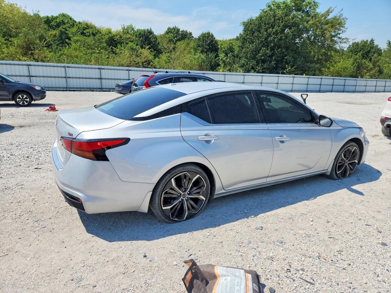 2023 Nissan Altima Sr - zdjęcie 3