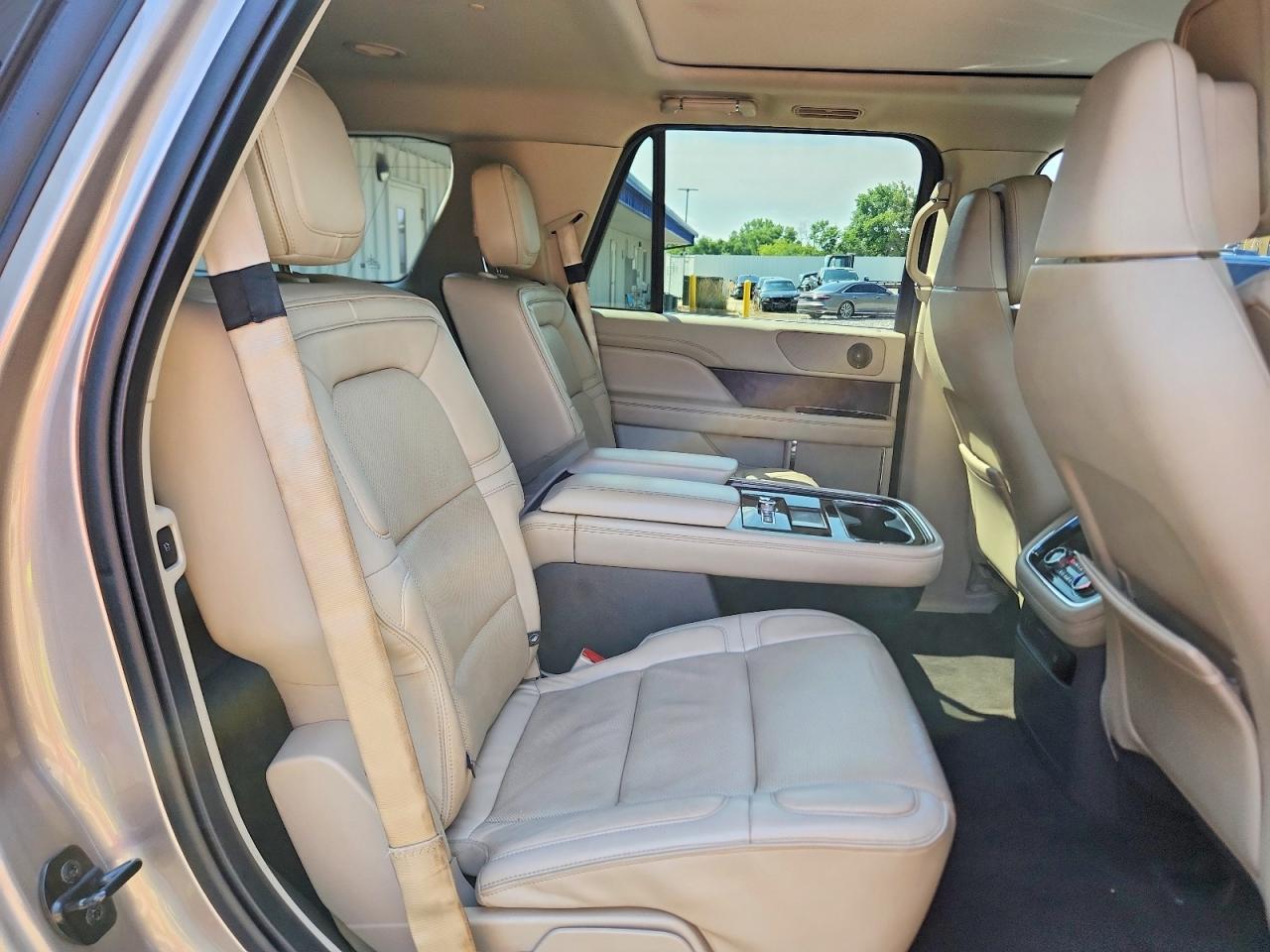 2019 Lincoln Navigator Reserve - zdjęcie 11