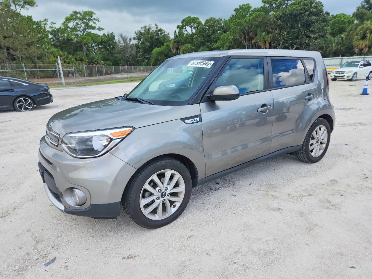 2017 Kia Soul + - zdjęcie główne
