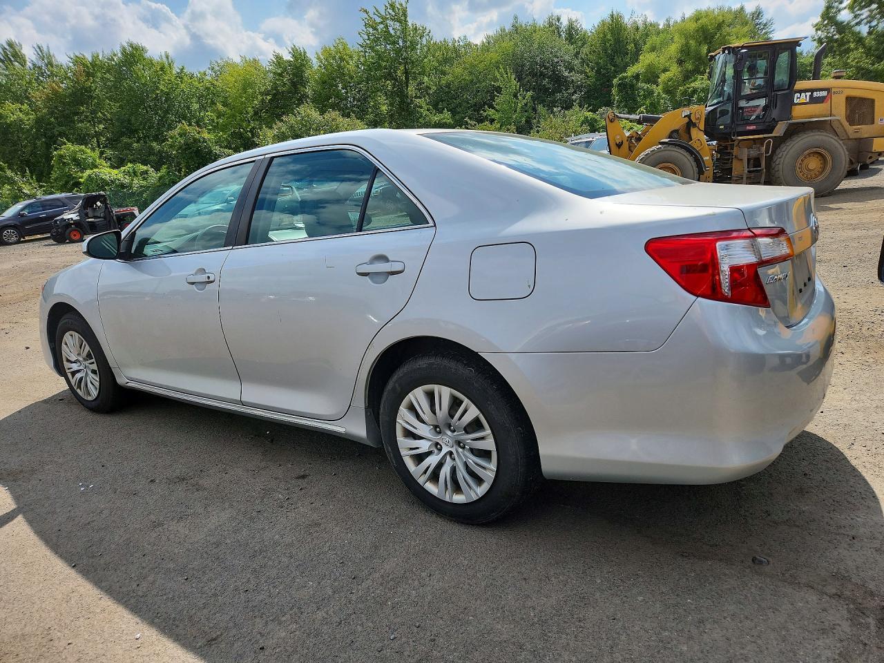 2013 Toyota Camry Le - zdjęcie 2