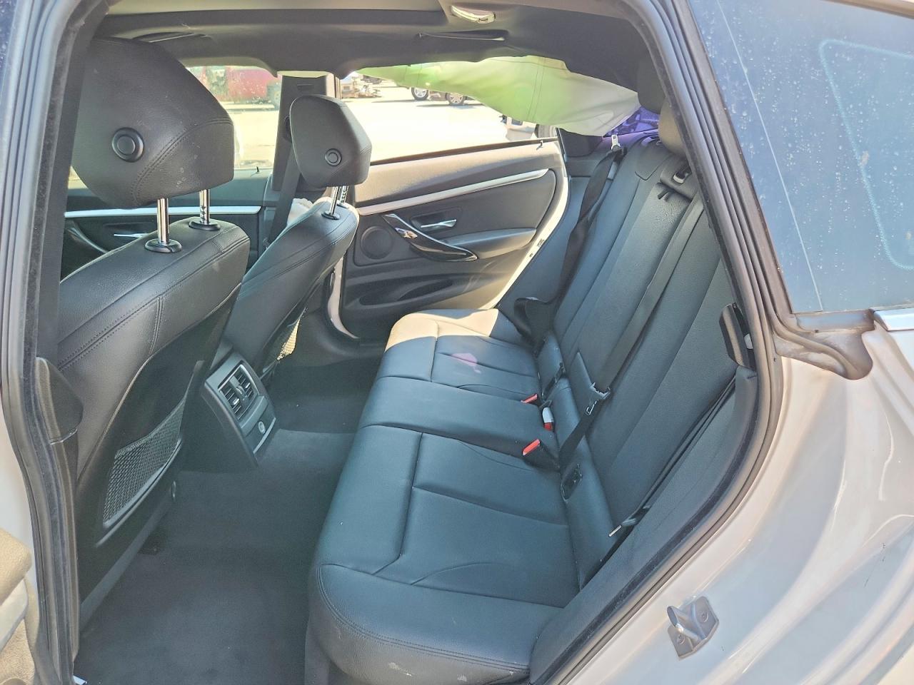 2018 BMW Seria 3 330i - zdjęcie 10