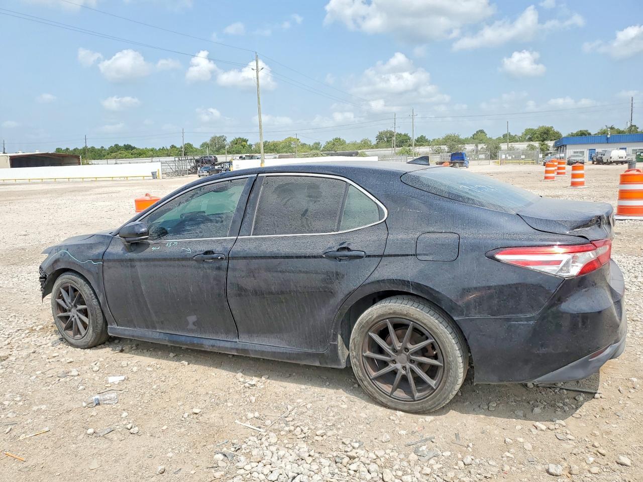 2019 Toyota Camry Le - zdjęcie 2