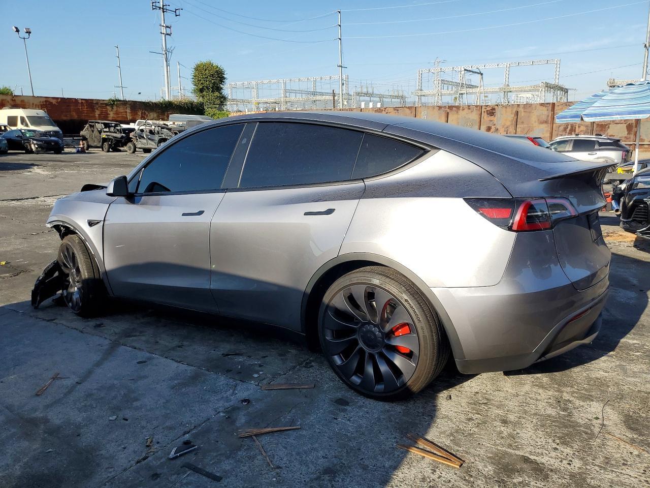 2025 Tesla Model Y - zdjęcie 2