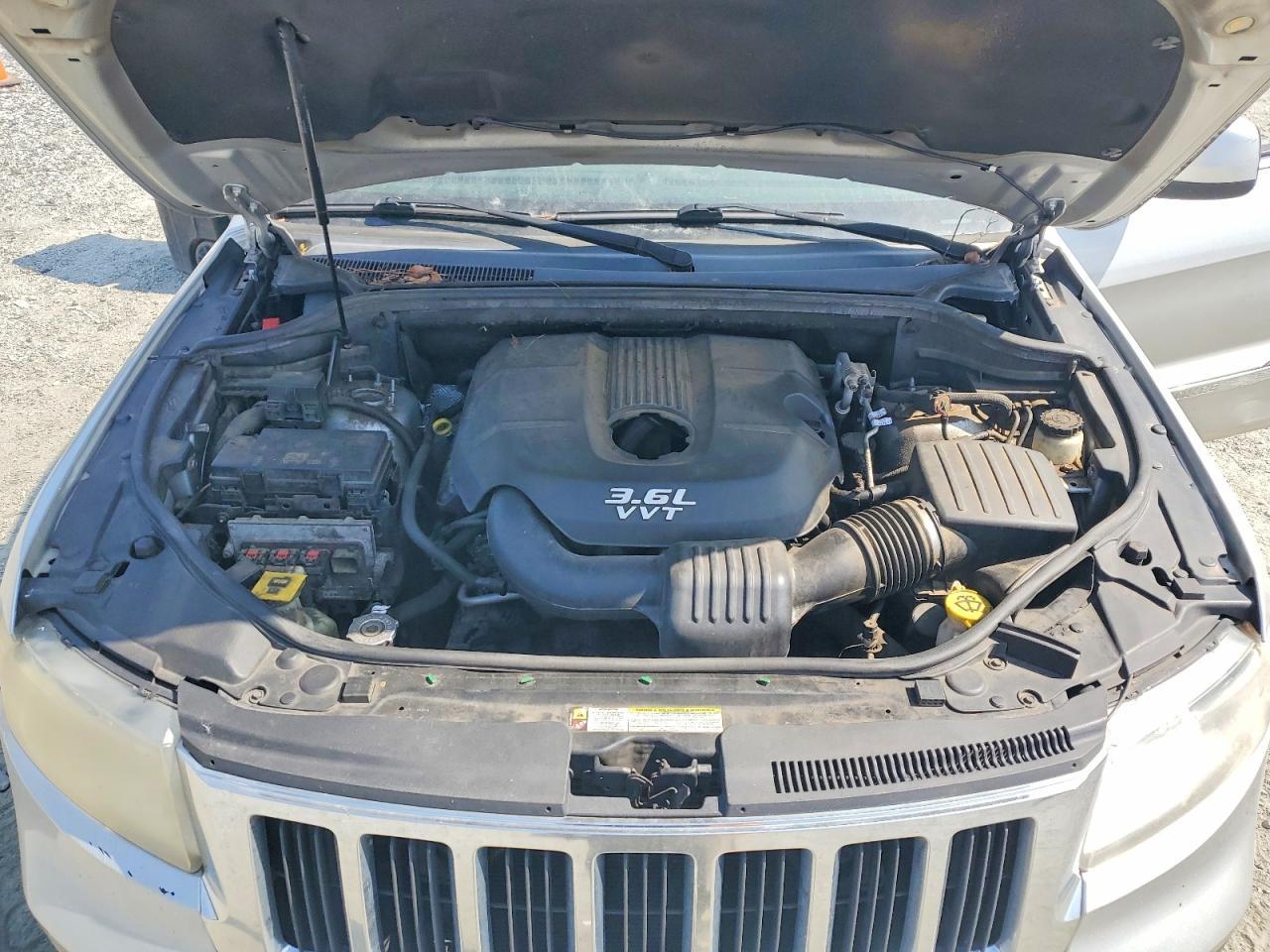 2013 Jeep Grand Cherokee Laredo - zdjęcie 12