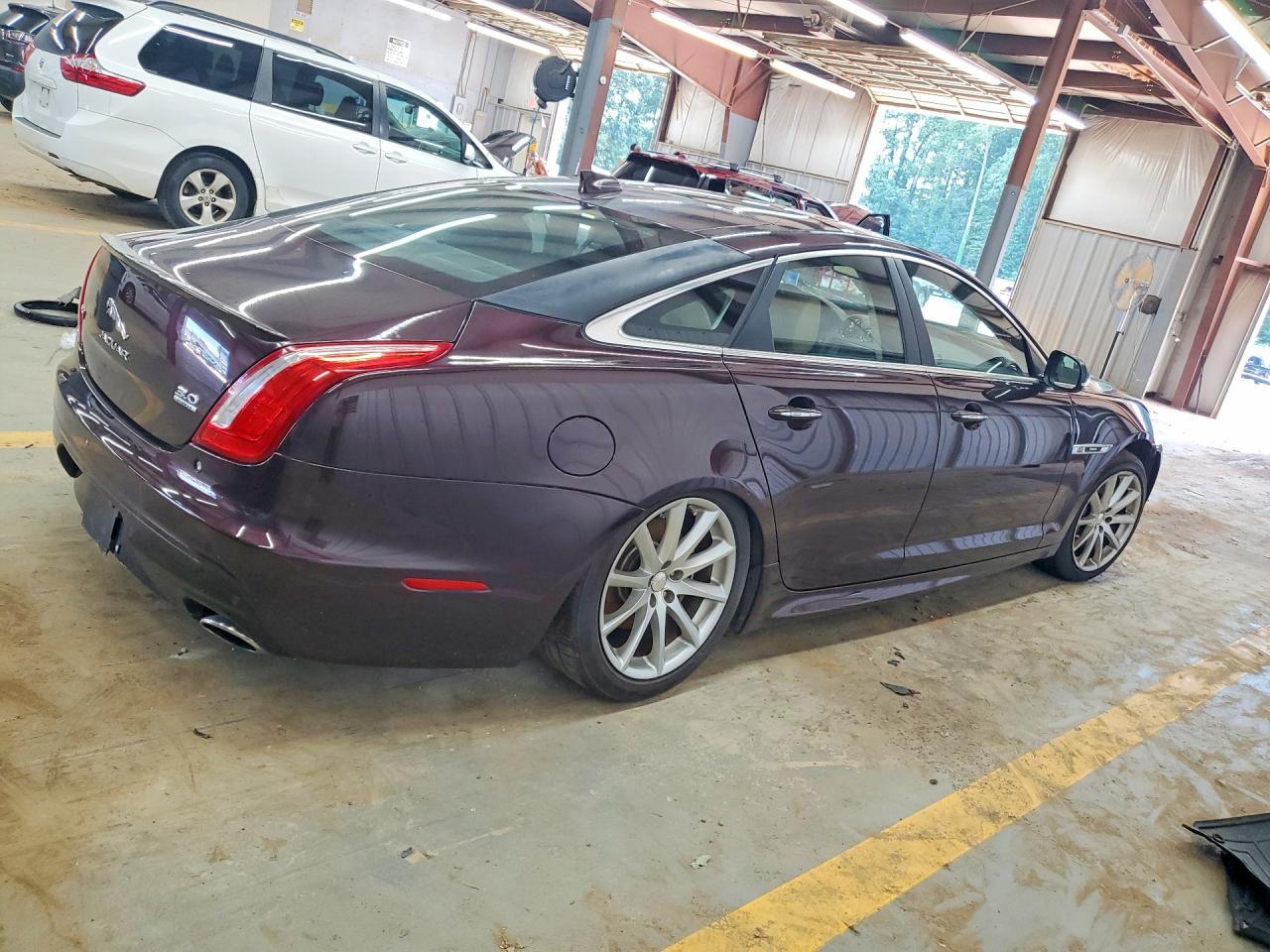 2016 Jaguar Xj - zdjęcie 3