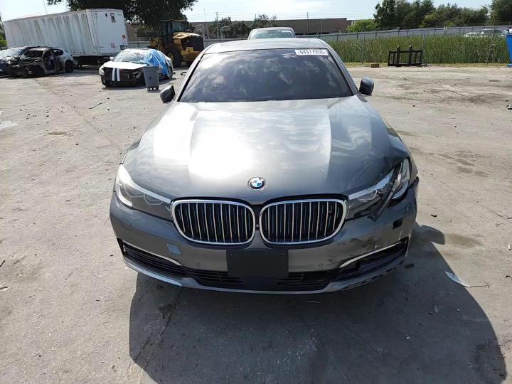 2017 BMW Seria 7 740e - zdjęcie 13