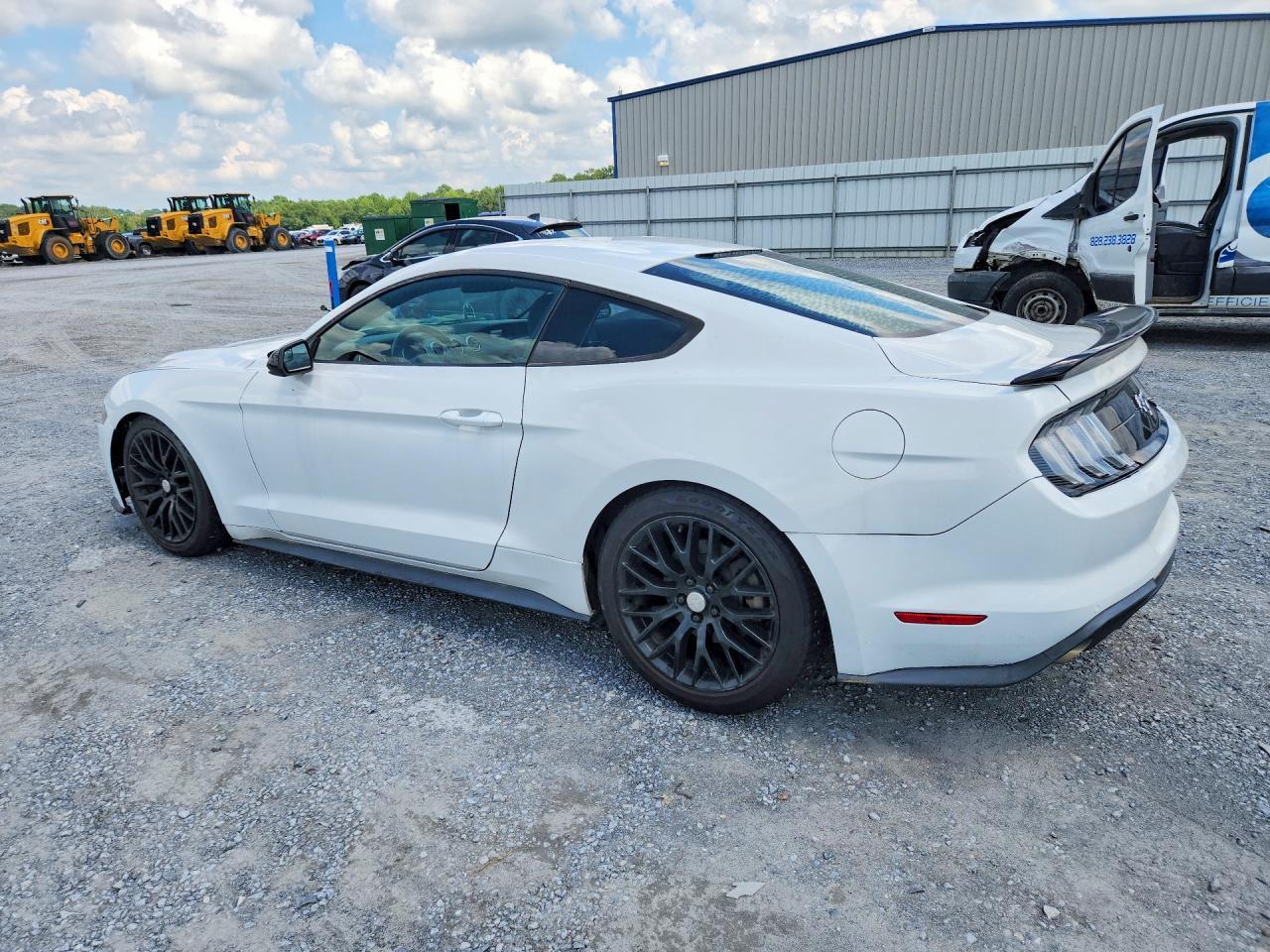 2018 Ford Mustang - zdjęcie 2