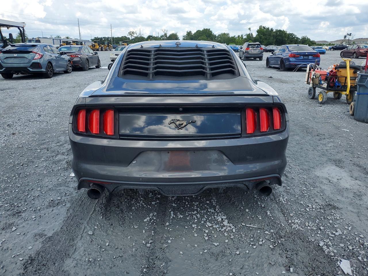 2017 Ford Mustang - zdjęcie 6