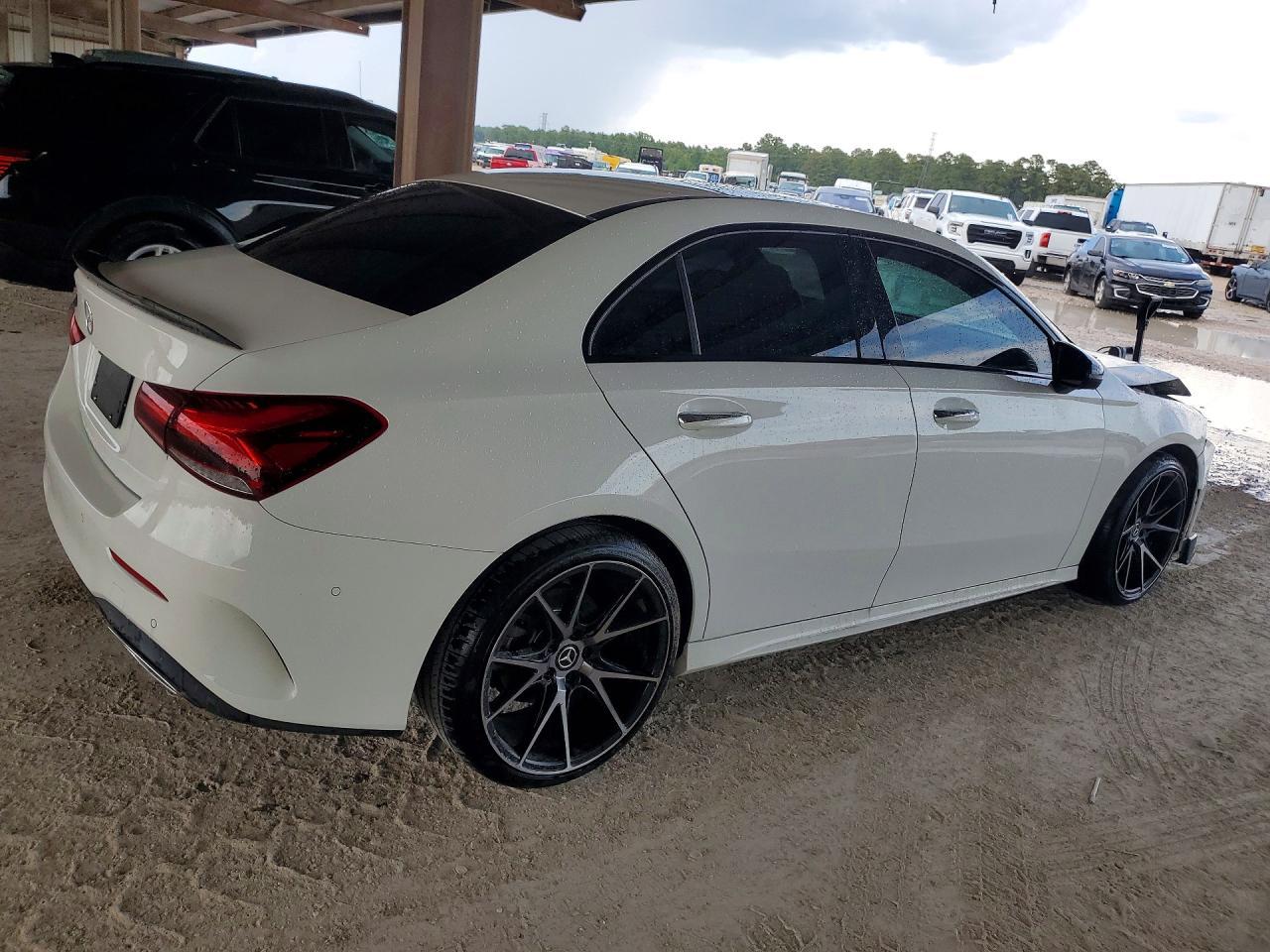 2021 Mercedes-Benz A 220 - zdjęcie 5