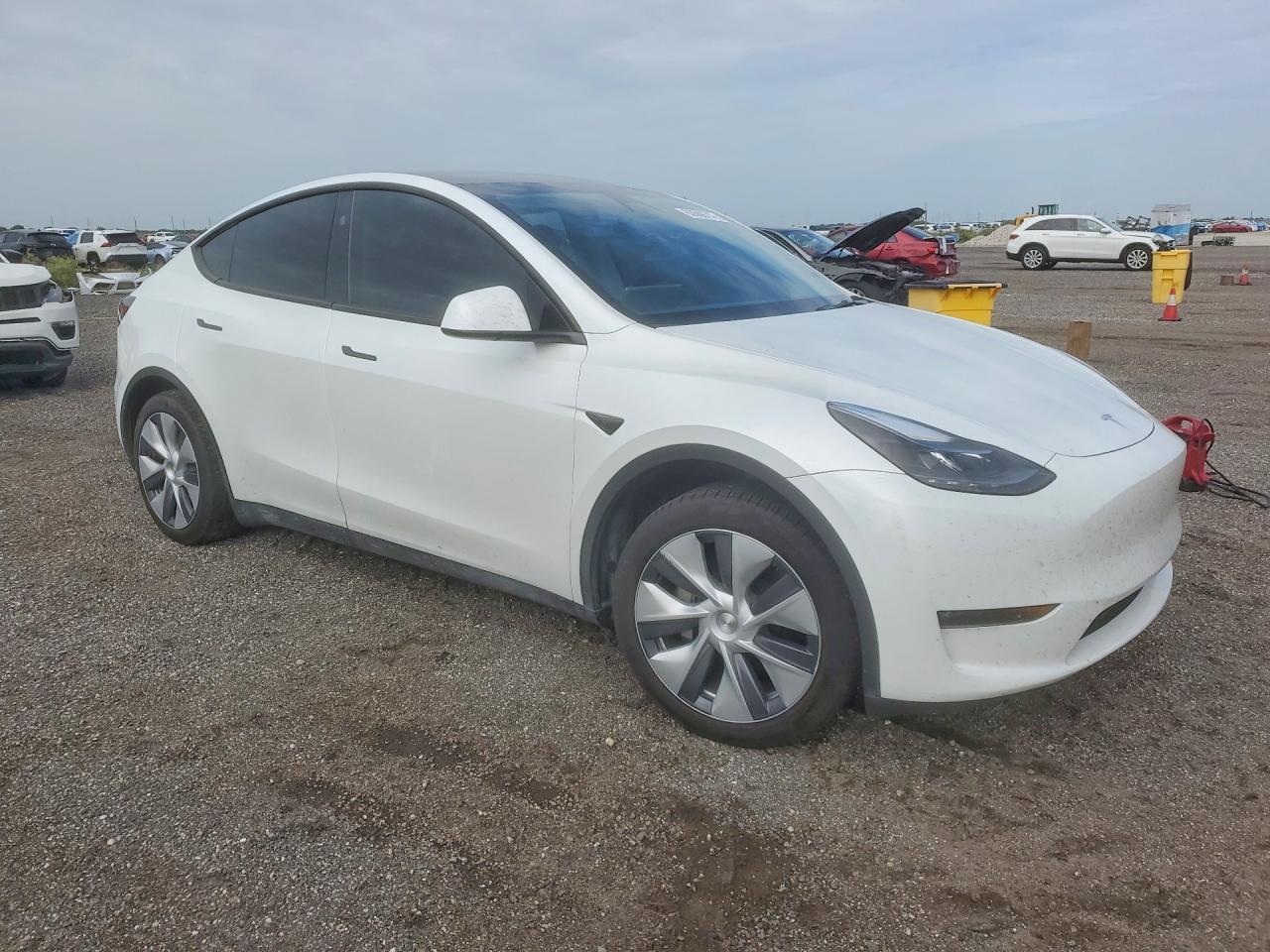 2024 Tesla Model Y - zdjęcie 4