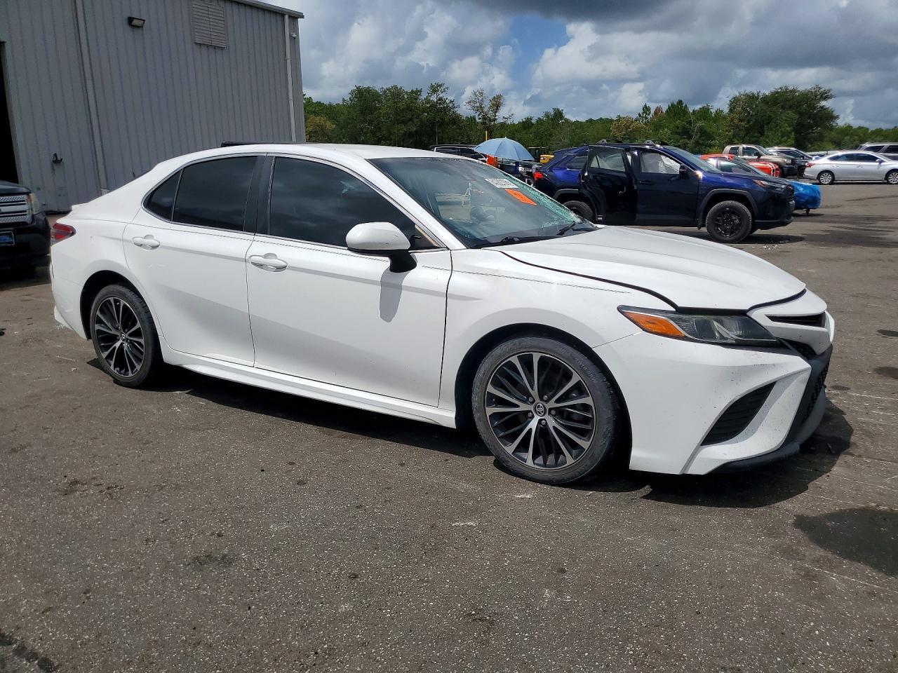 2018 Toyota Camry Se - zdjęcie 4