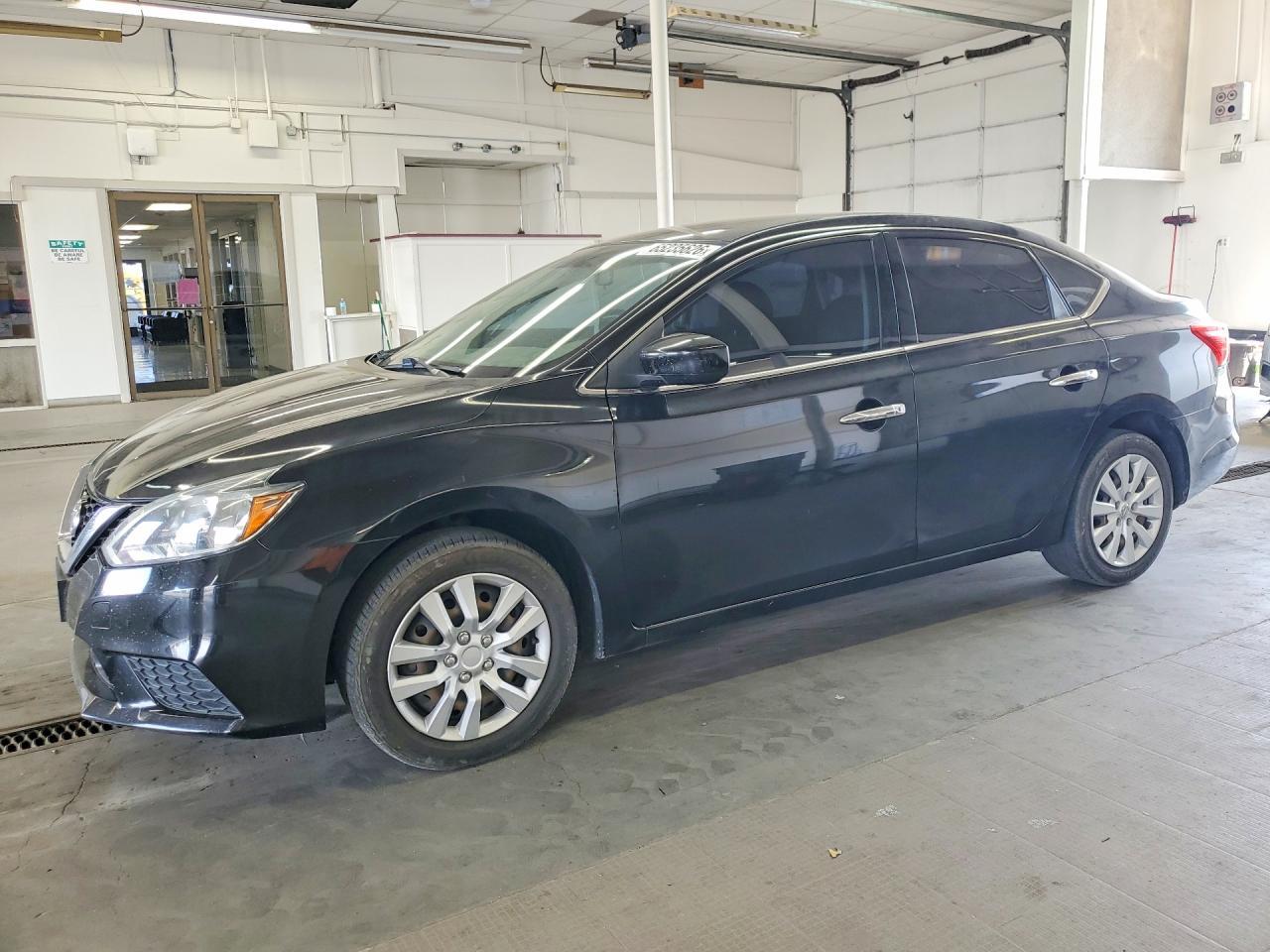 2019 Nissan Sentra S - zdjęcie główne