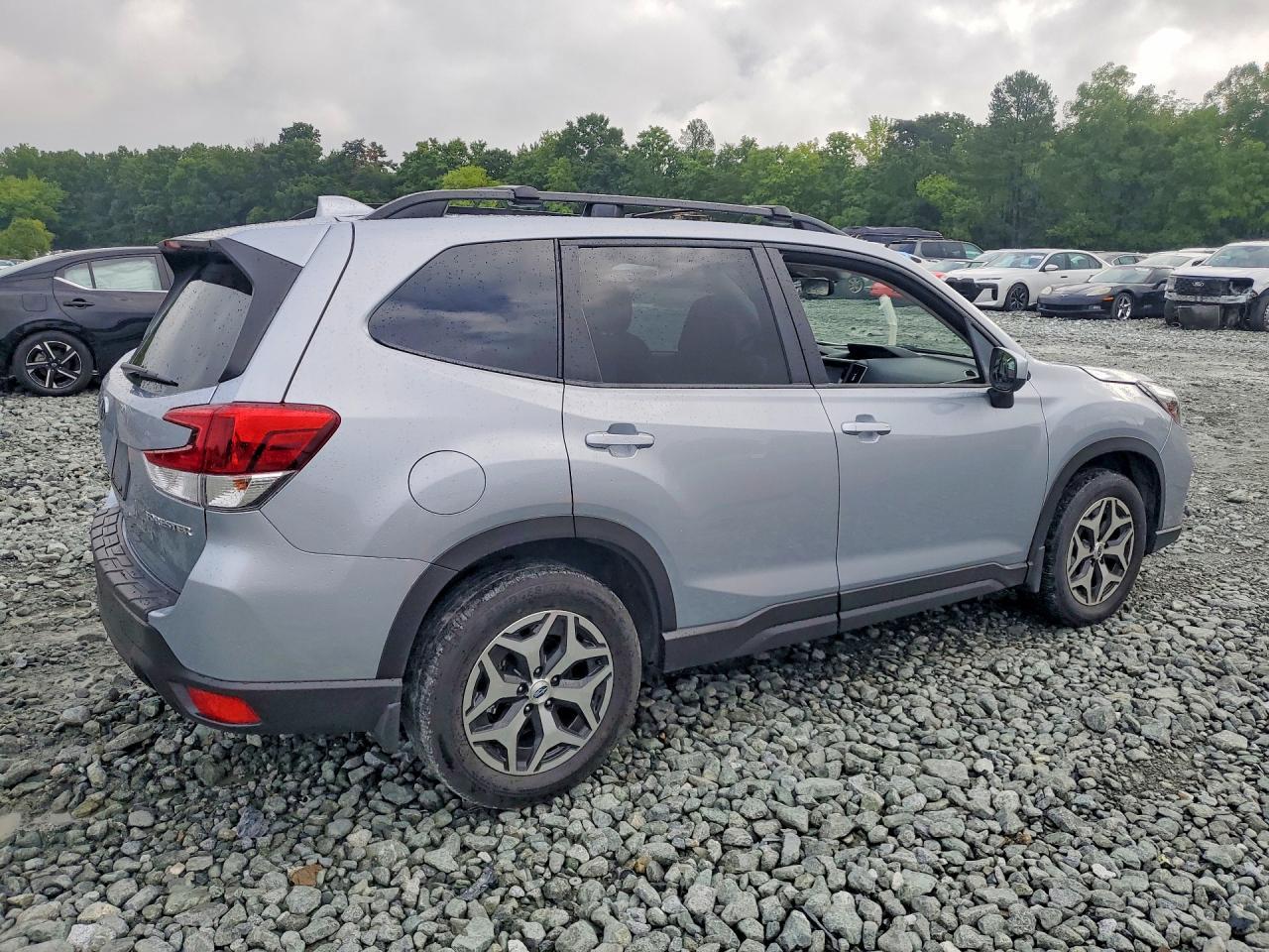 2021 Subaru Forester Premium - zdjęcie 3