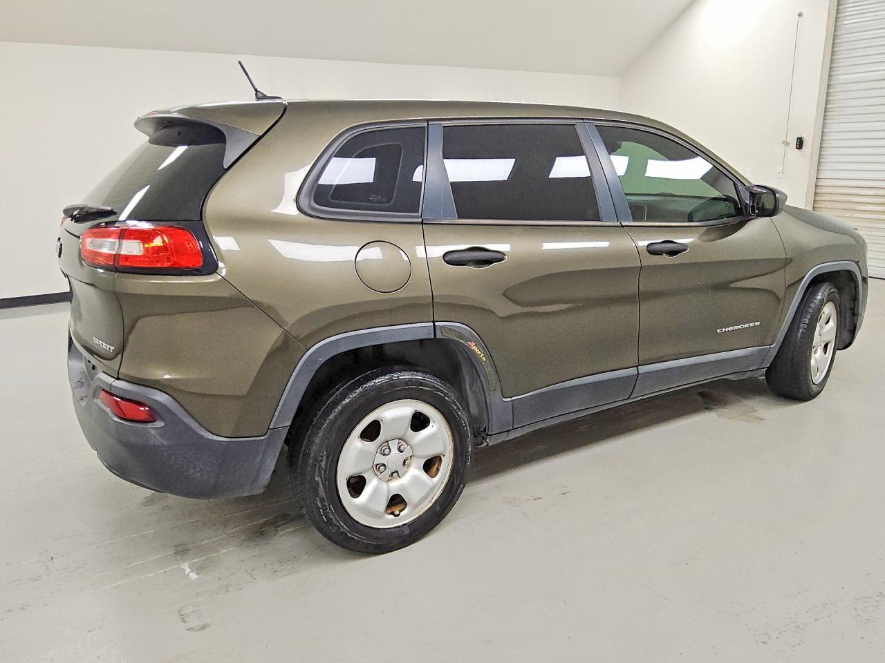 2014 Jeep Cherokee Sport - zdjęcie 3