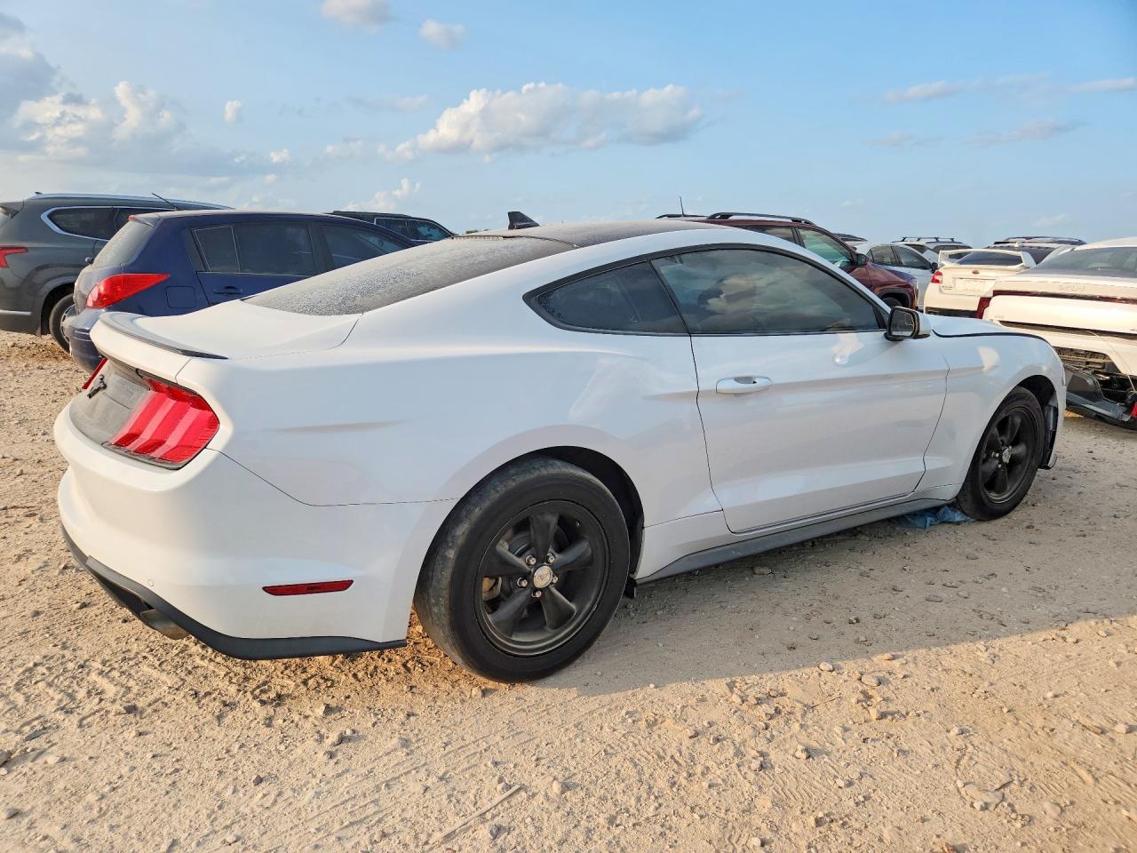 2020 Ford Mustang - zdjęcie 3
