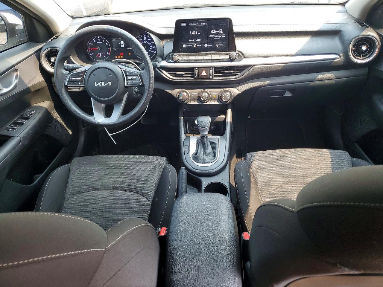 2022 Kia Forte Lxs - zdjęcie 8
