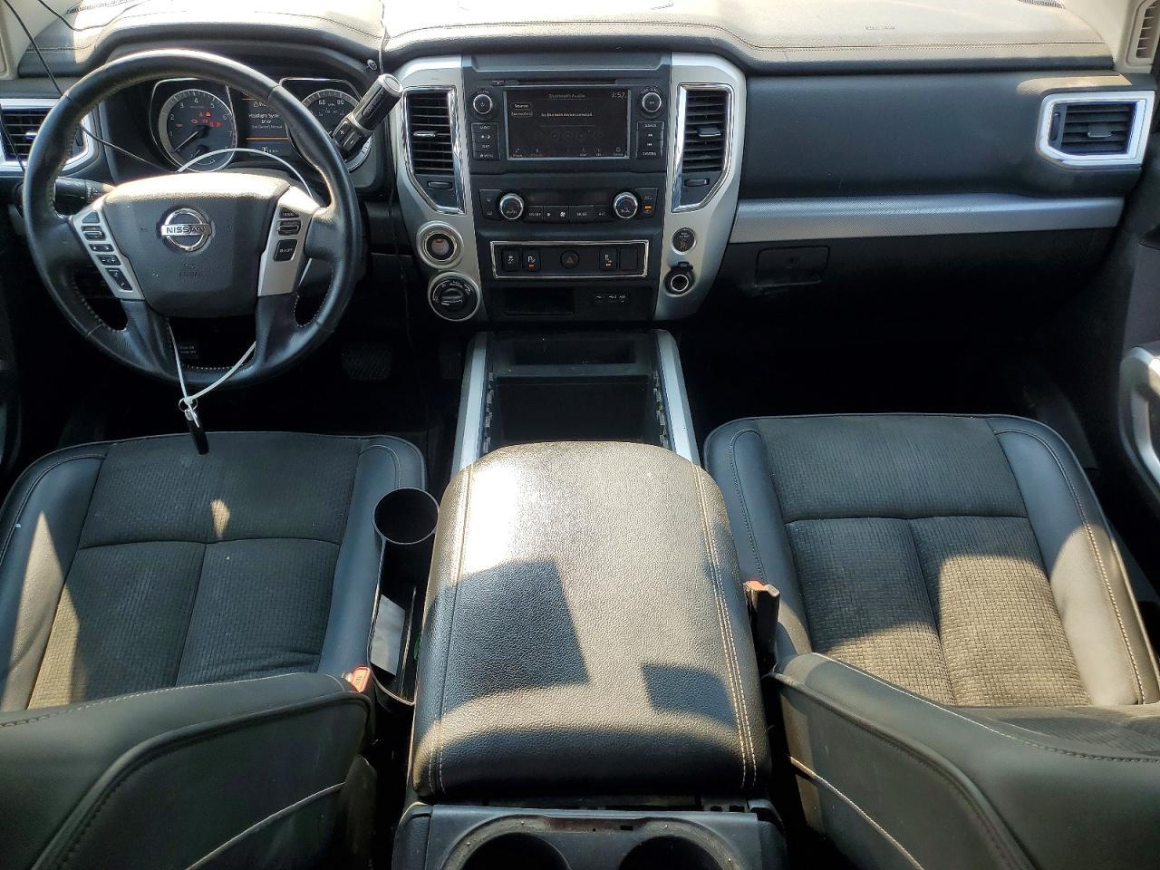 2019 Nissan Titan Pro-4X - zdjęcie 8