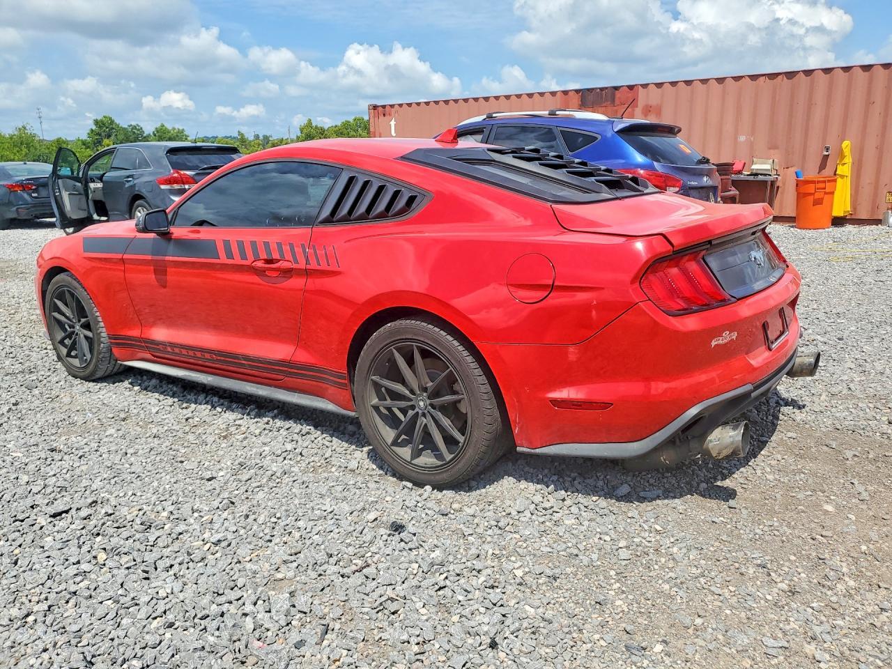 2021 Ford Mustang - zdjęcie 2