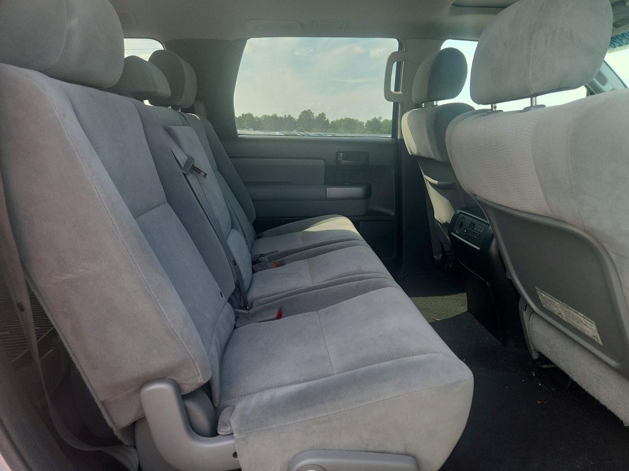 2013 Toyota Sequoia Sr5 - zdjęcie 10