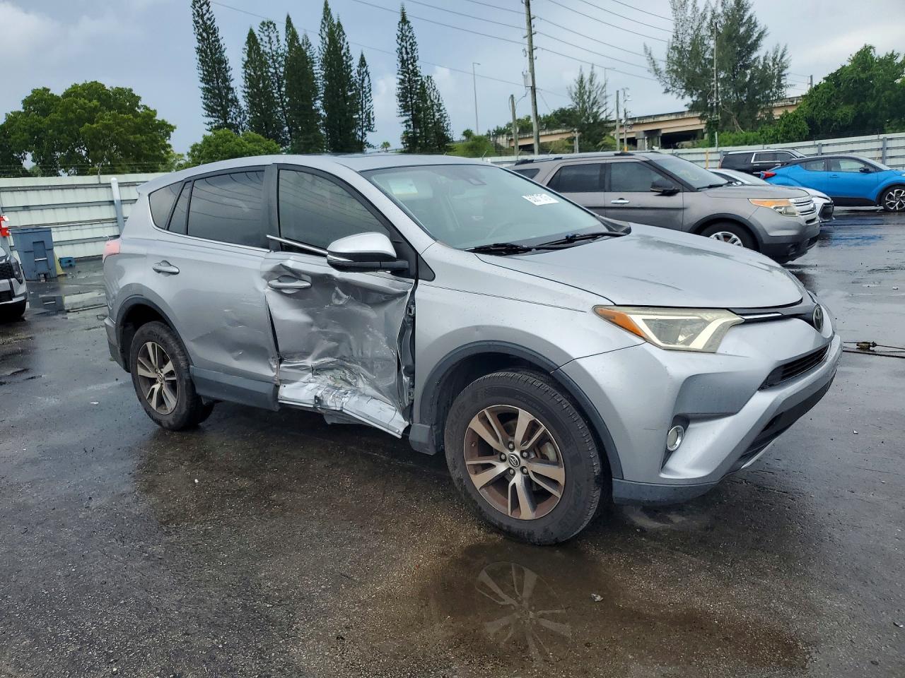 2018 Toyota Rav4 Xle - zdjęcie 4