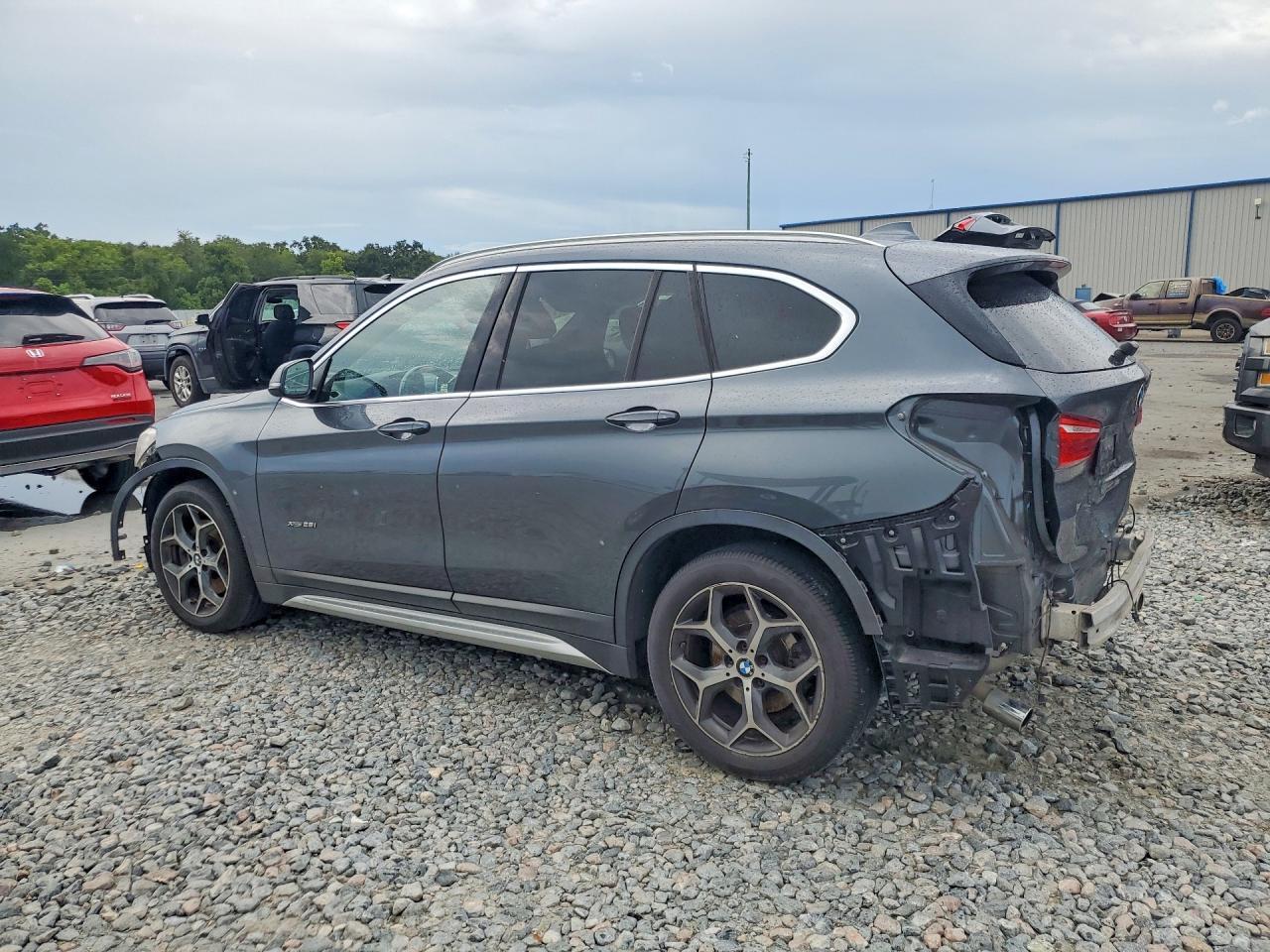 2017 BMW X1 xDrive28I - zdjęcie 2