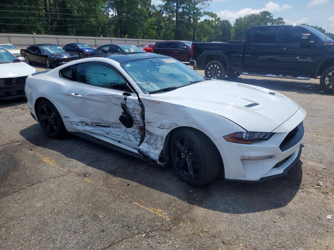 2022 Ford Mustang - zdjęcie 4