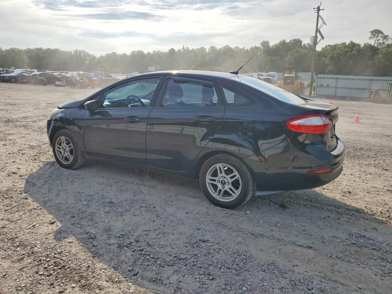 2018 Ford Fiesta Se - zdjęcie 2