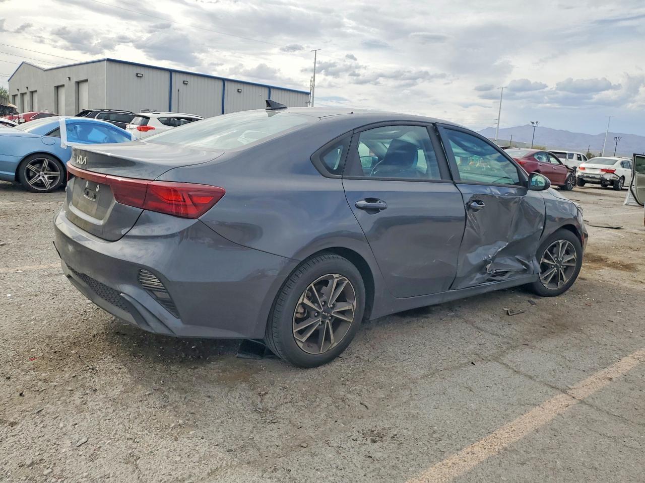 2023 Kia Forte Lxs - zdjęcie 3
