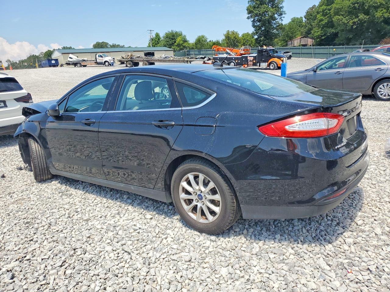 2015 Ford Fusion S - zdjęcie 2