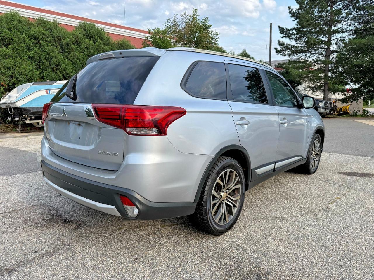 2016 Mitsubishi Outlander Se - zdjęcie 4