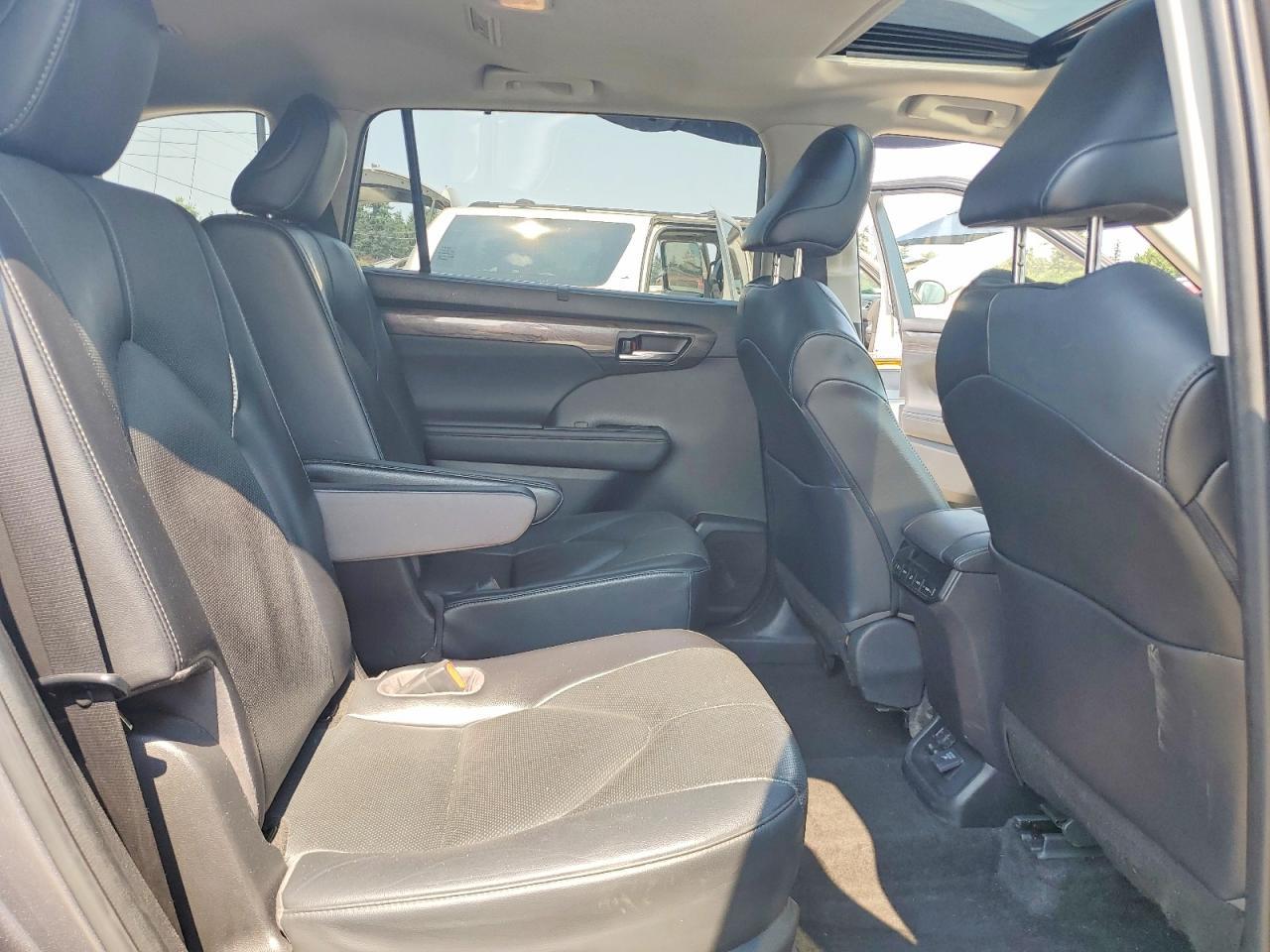 2023 Toyota Highlander Hybrid Limited - zdjęcie 11