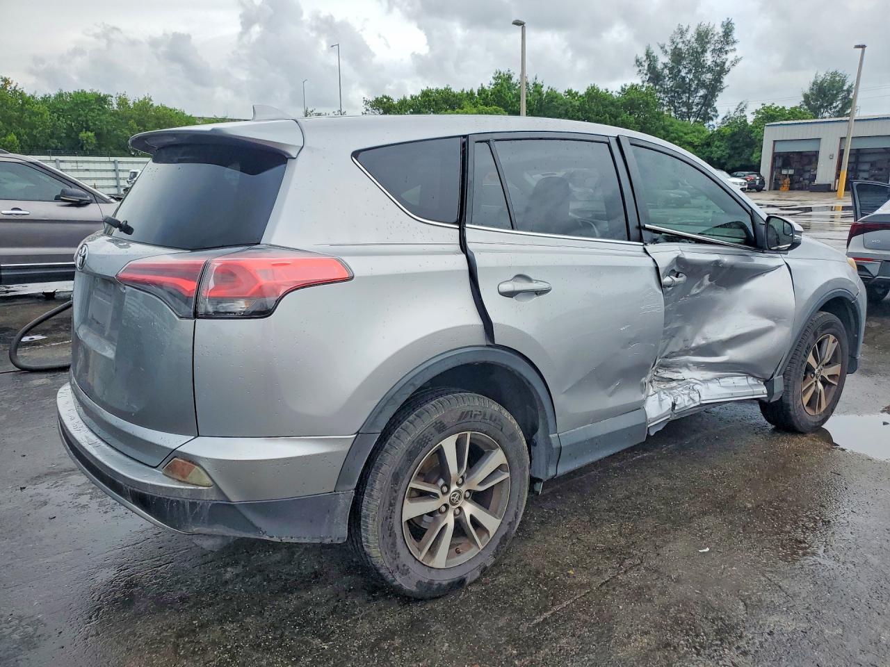 2018 Toyota Rav4 Xle - zdjęcie 3