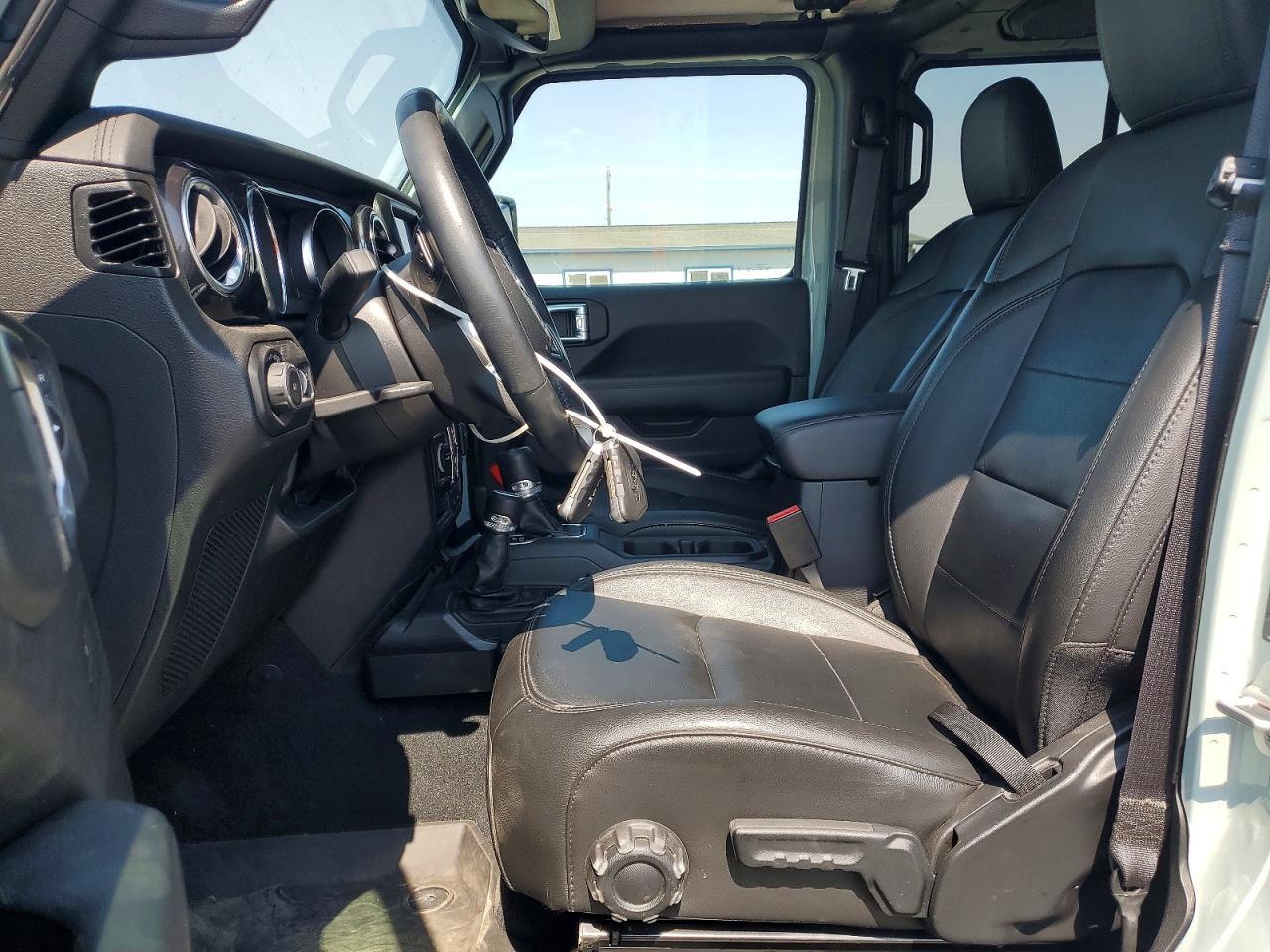 2023 Jeep Wrangler Sahara - zdjęcie 7
