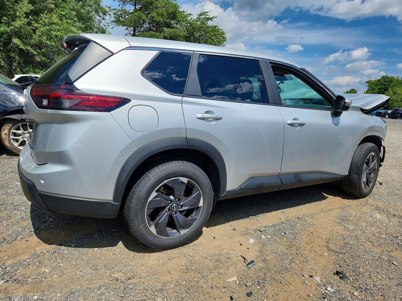 2025 Nissan Rogue Sv - zdjęcie 3