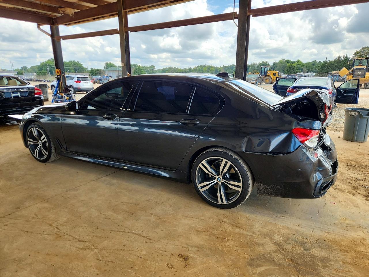 2016 BMW Seria 7 750i - zdjęcie 2