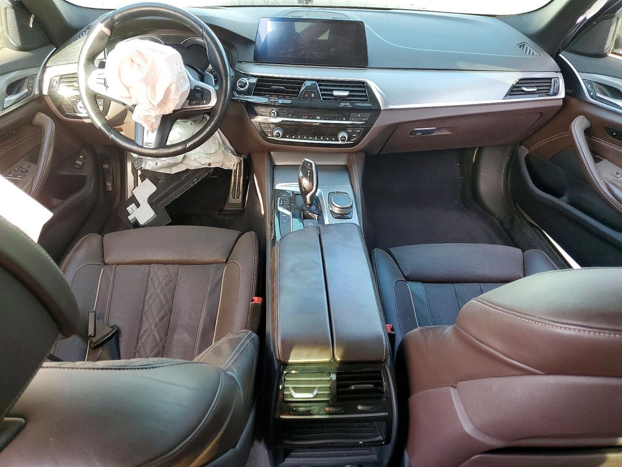 2019 BMW 530E - zdjęcie 8