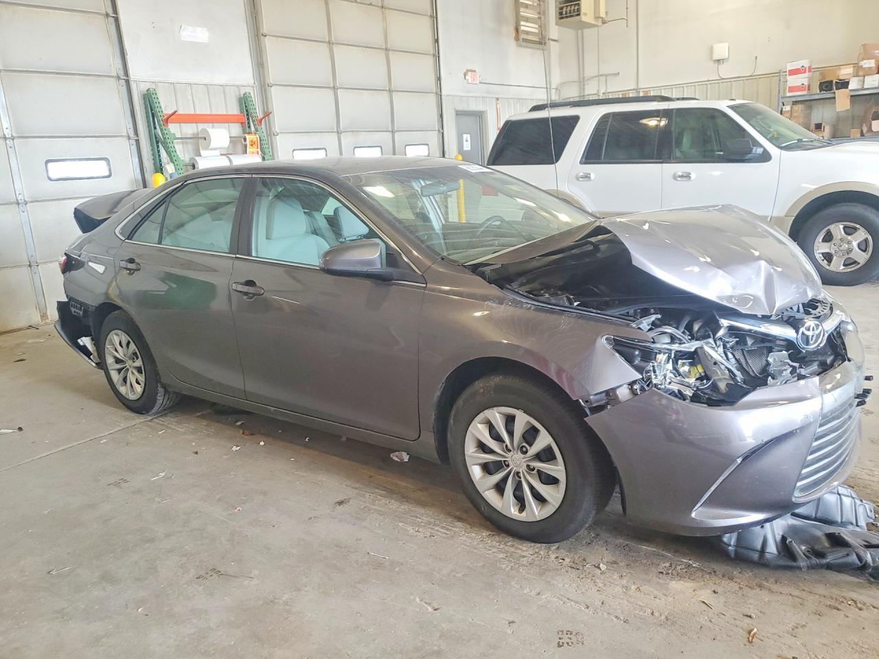 2017 Toyota Camry Le - zdjęcie 4