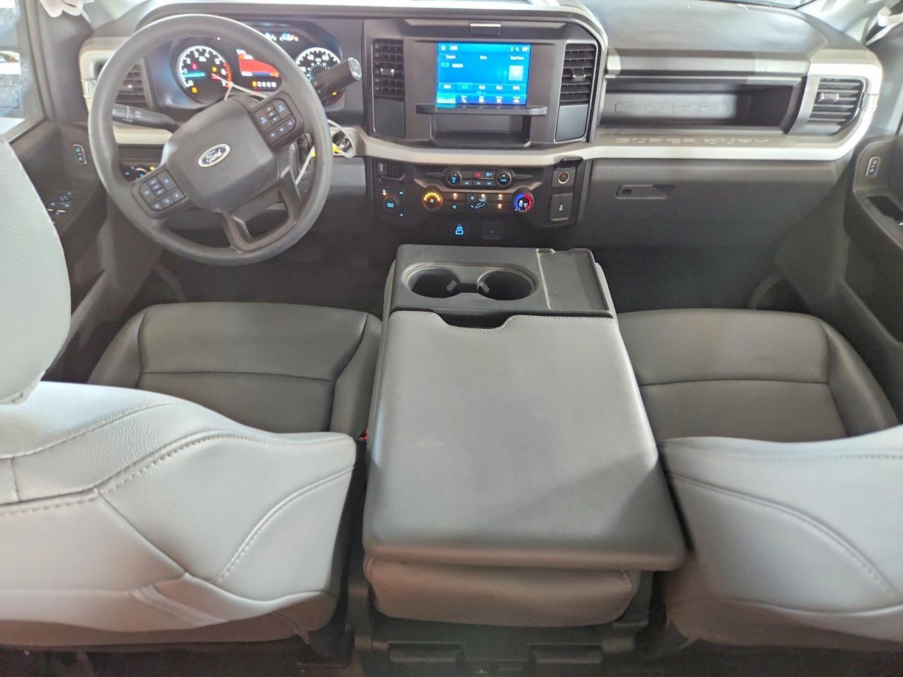 2026 Ford F250 - zdjęcie 8