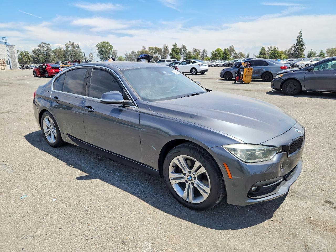 2018 BMW 330 I - zdjęcie 4
