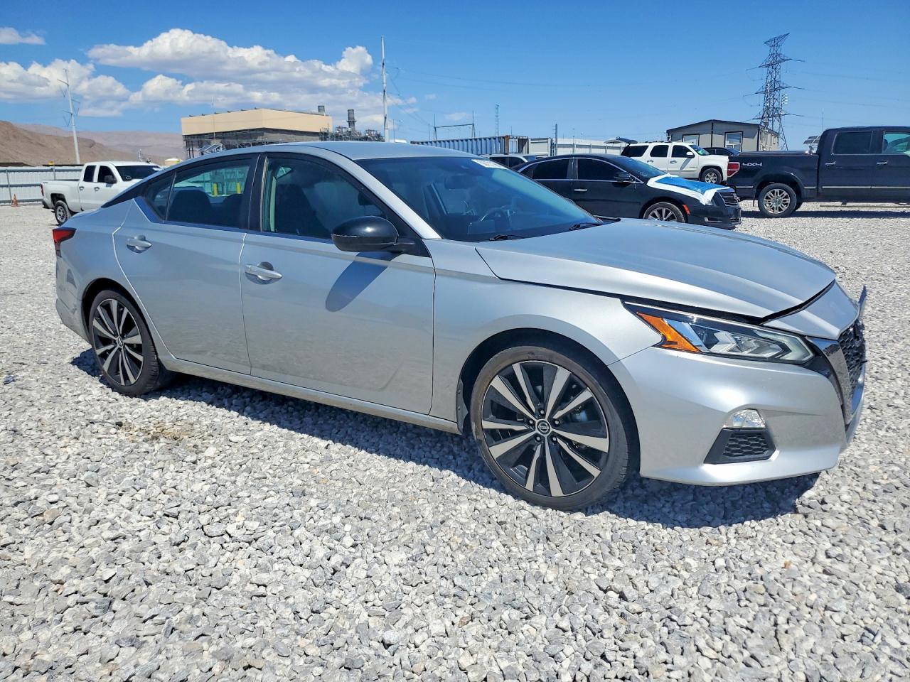 2021 Nissan Altima Sr - zdjęcie 4