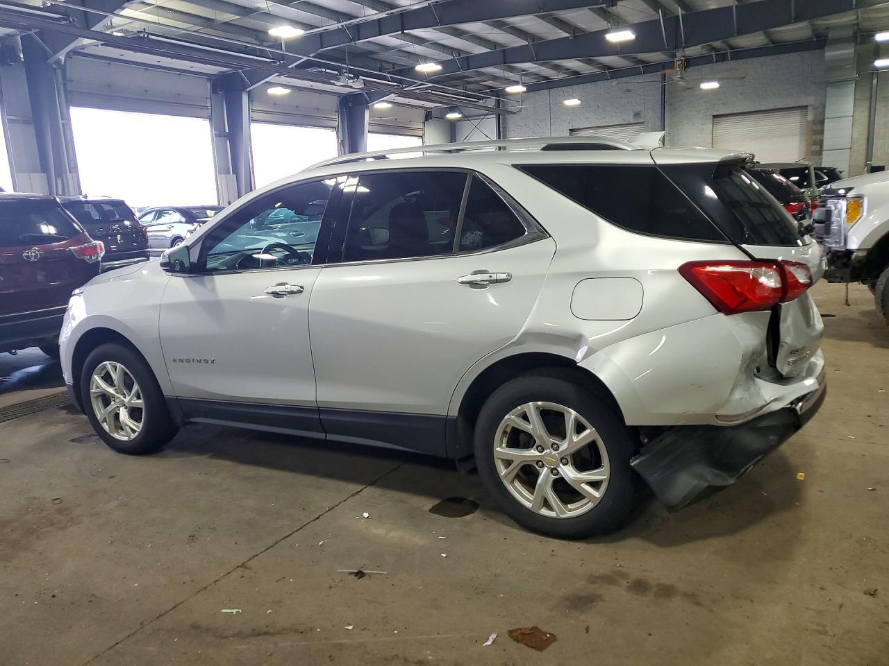 2018 Chevrolet Equinox Premier - zdjęcie 2